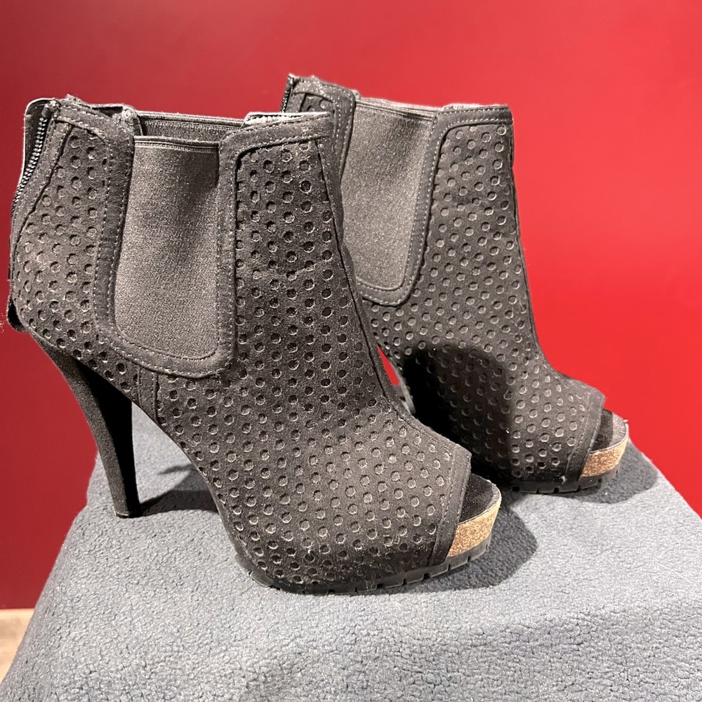 Women heels size 6